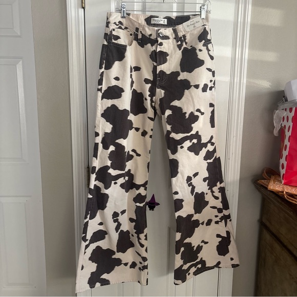 NWT Abercrombie and Fitch Low Rise Baggy Jeans - Picture 2 of 4